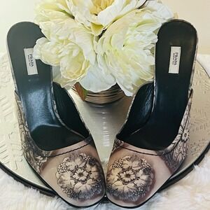 PRADA Black and Cream Floral‎ MulesI39-US 9|Good Condition
*Dust Bag and COA*